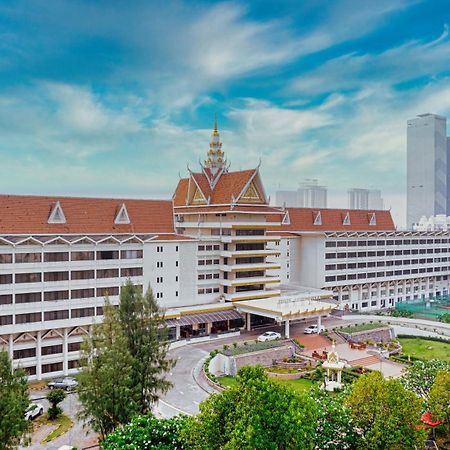 Hotel Cambodiana Phnom Penh Esterno foto
