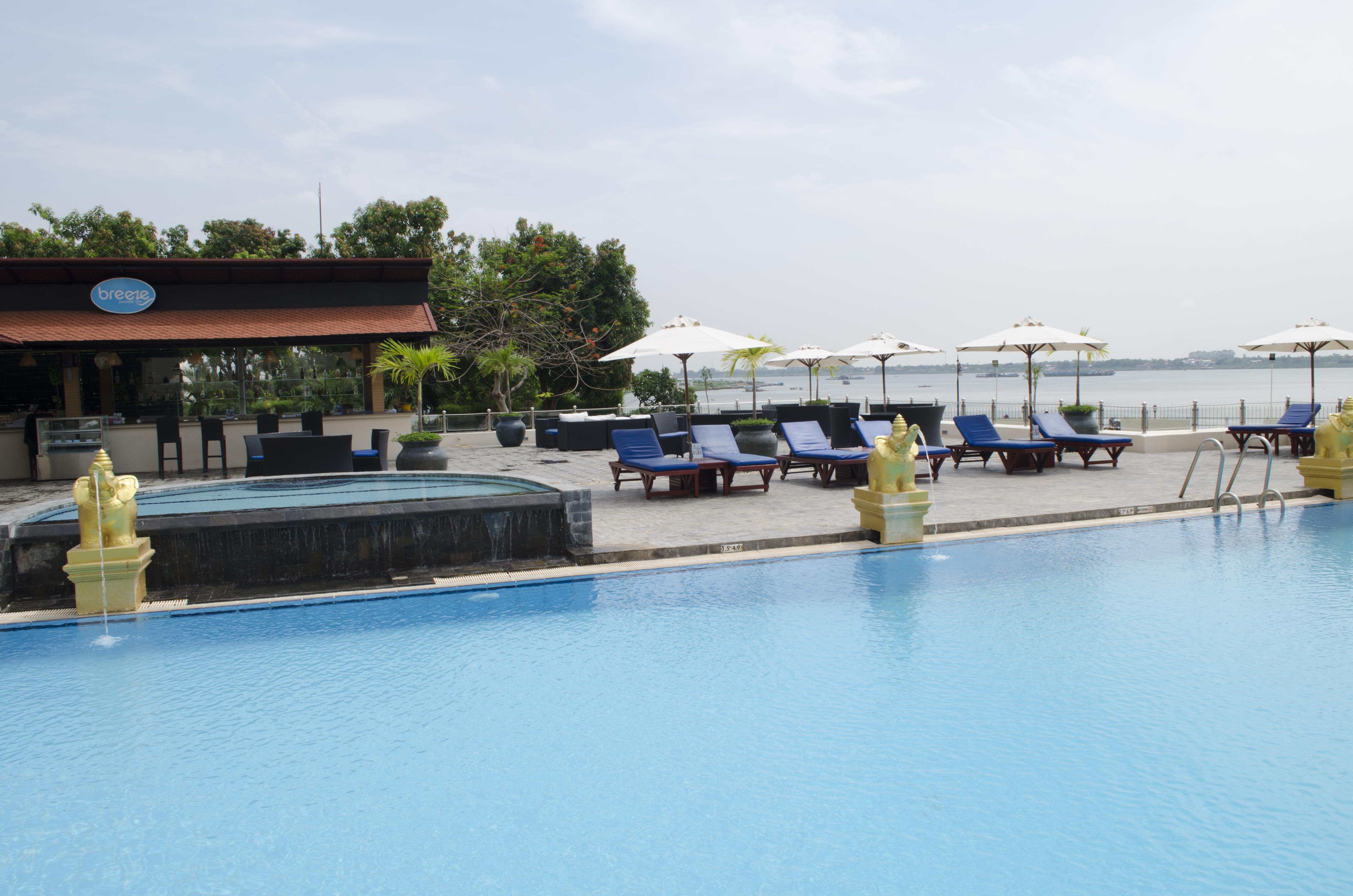 Hotel Cambodiana Phnom Penh Esterno foto