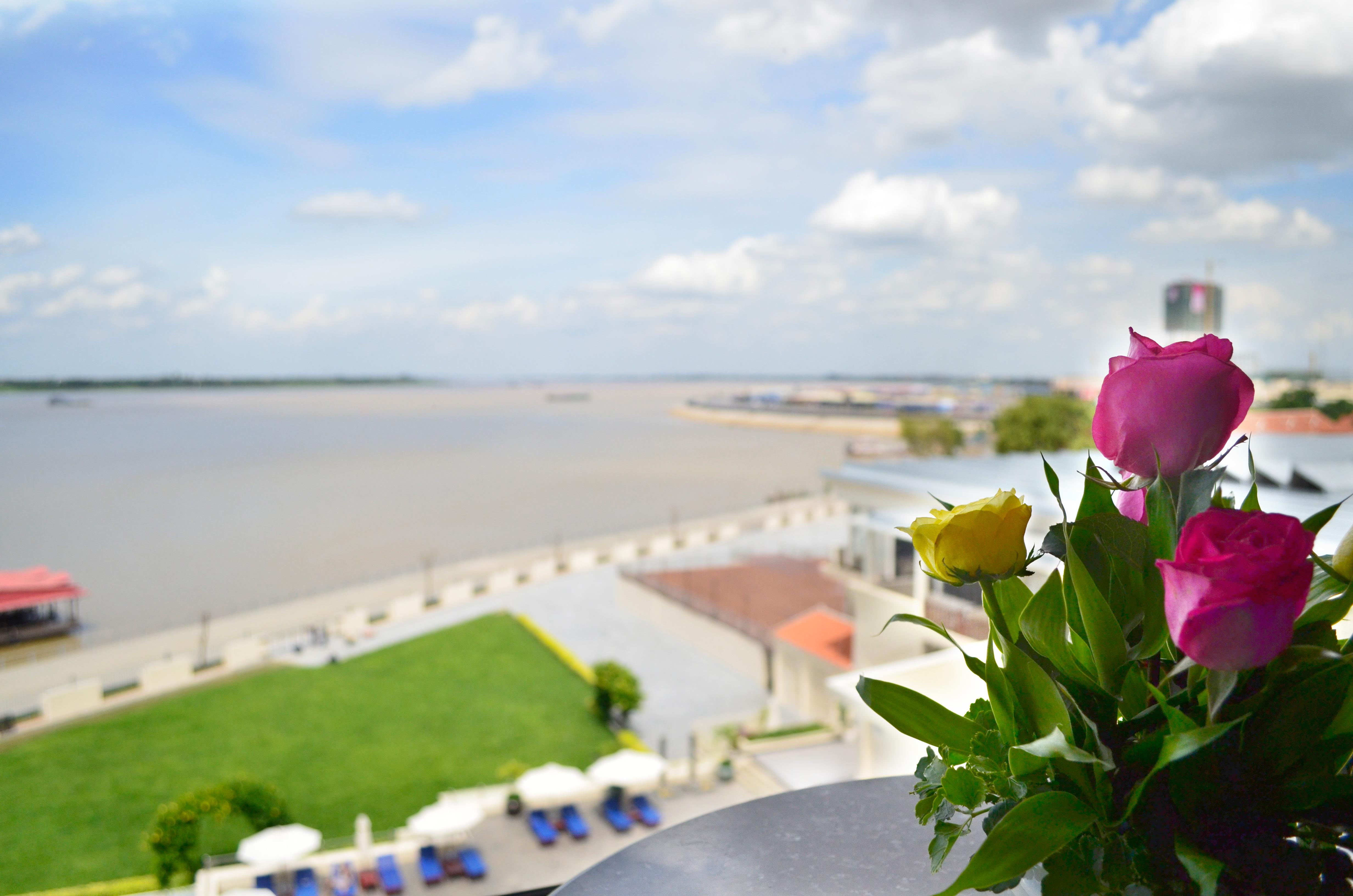 Hotel Cambodiana Phnom Penh Esterno foto