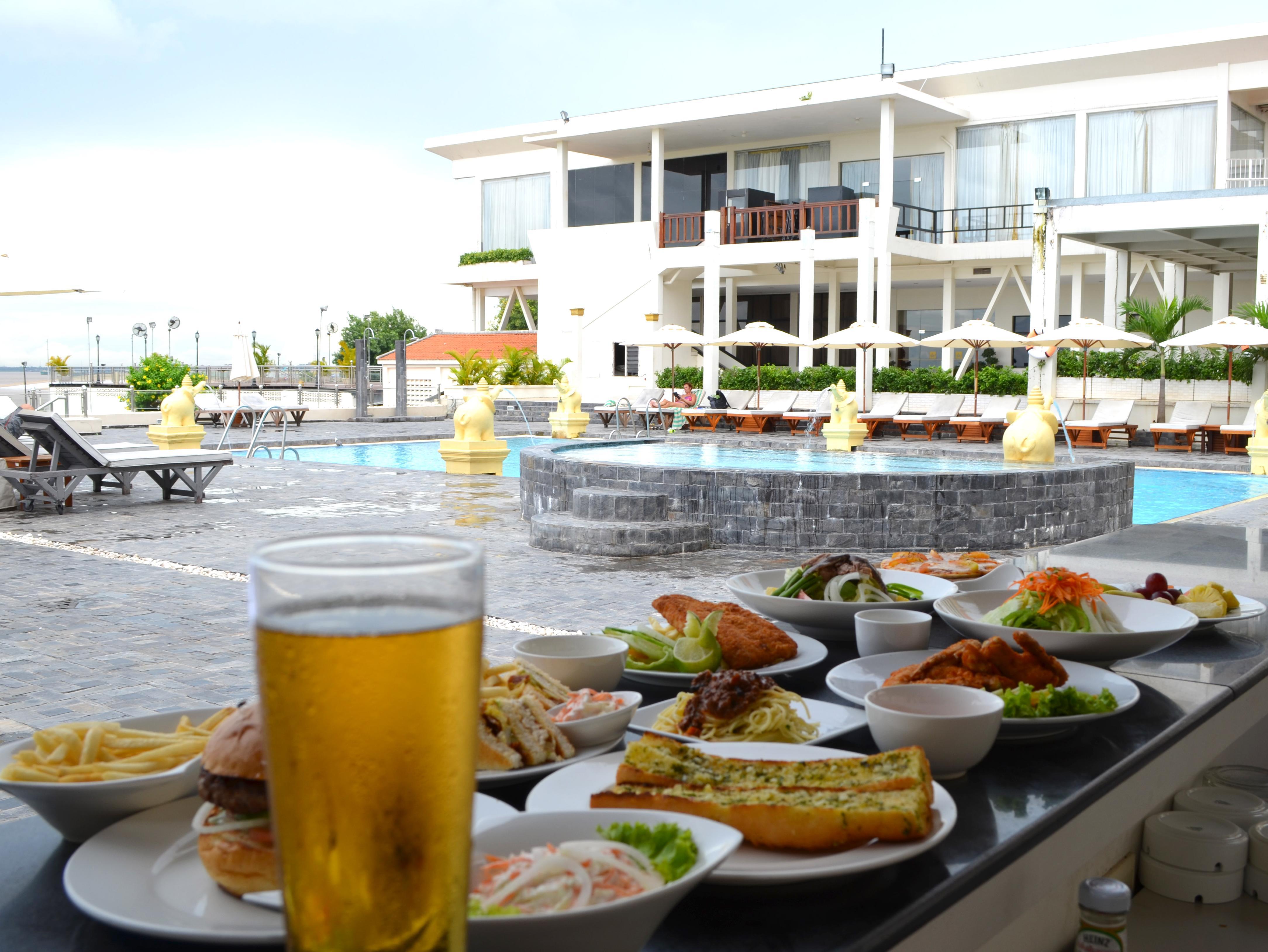 Hotel Cambodiana Phnom Penh Esterno foto