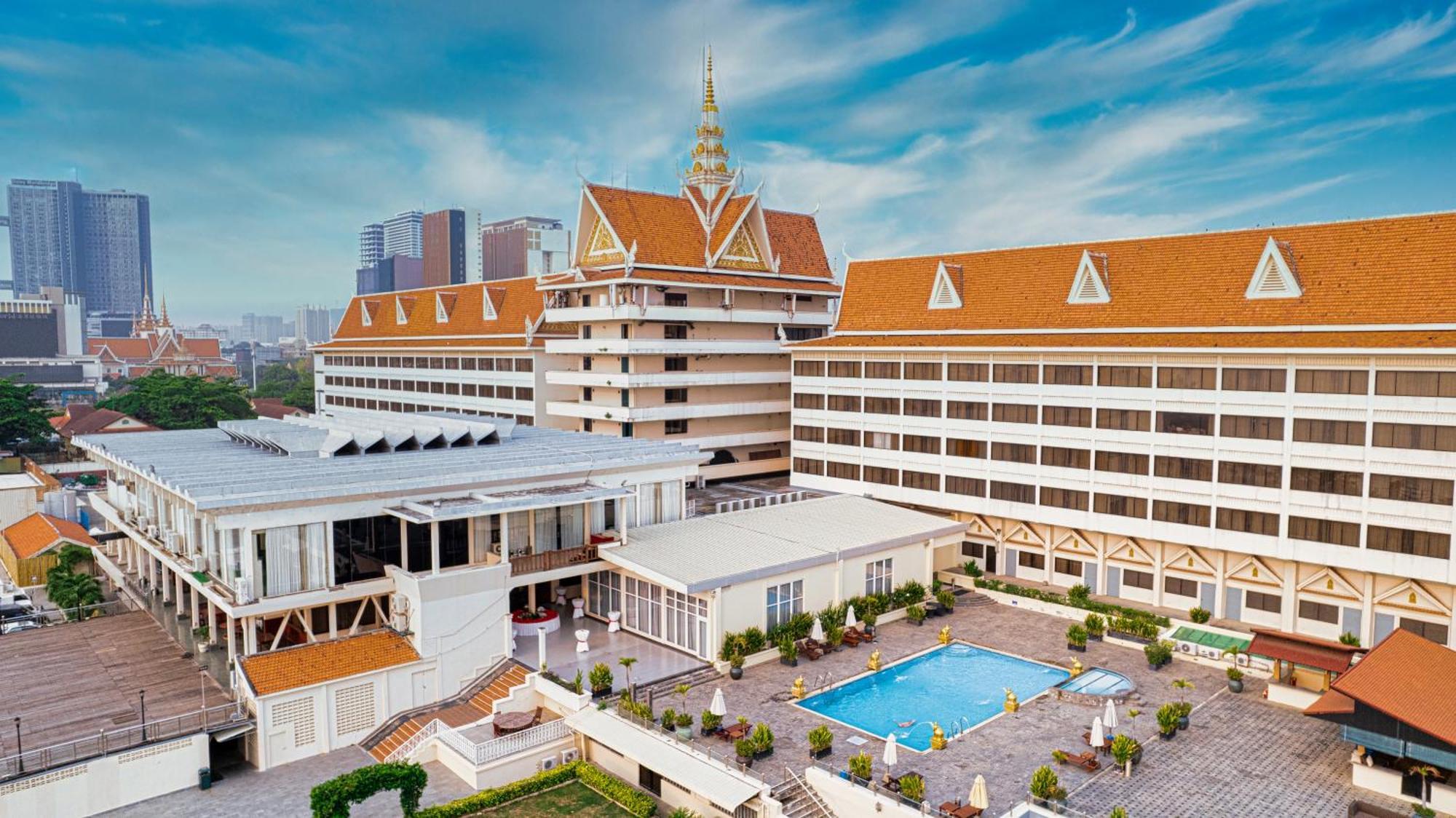 Hotel Cambodiana Phnom Penh Esterno foto