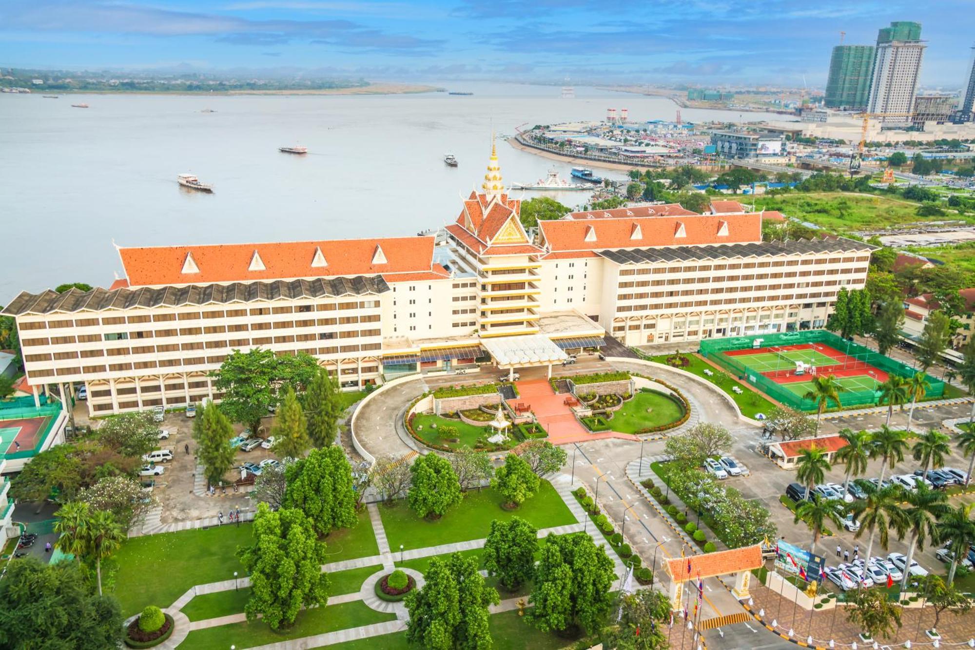 Hotel Cambodiana Phnom Penh Esterno foto