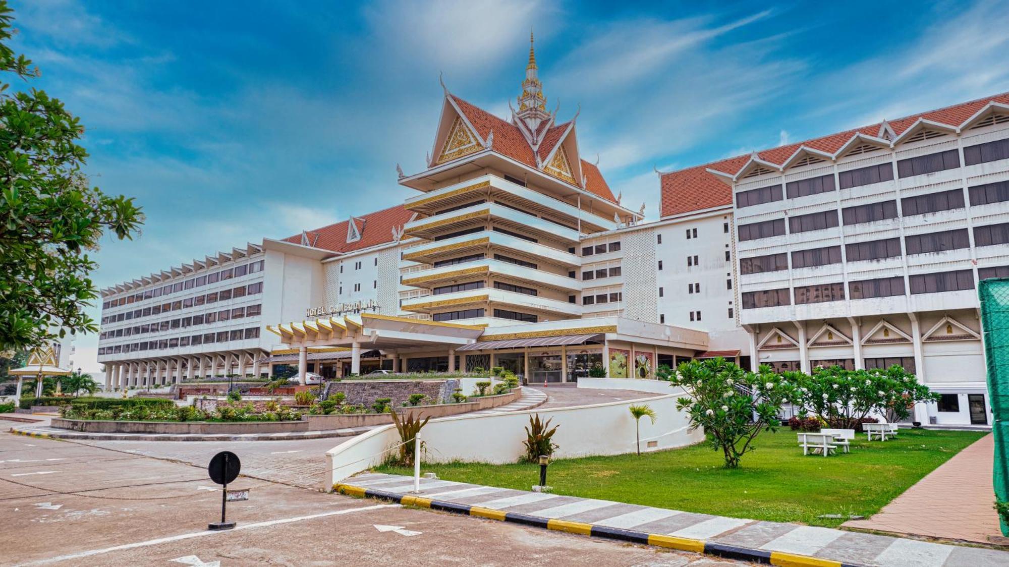 Hotel Cambodiana Phnom Penh Esterno foto