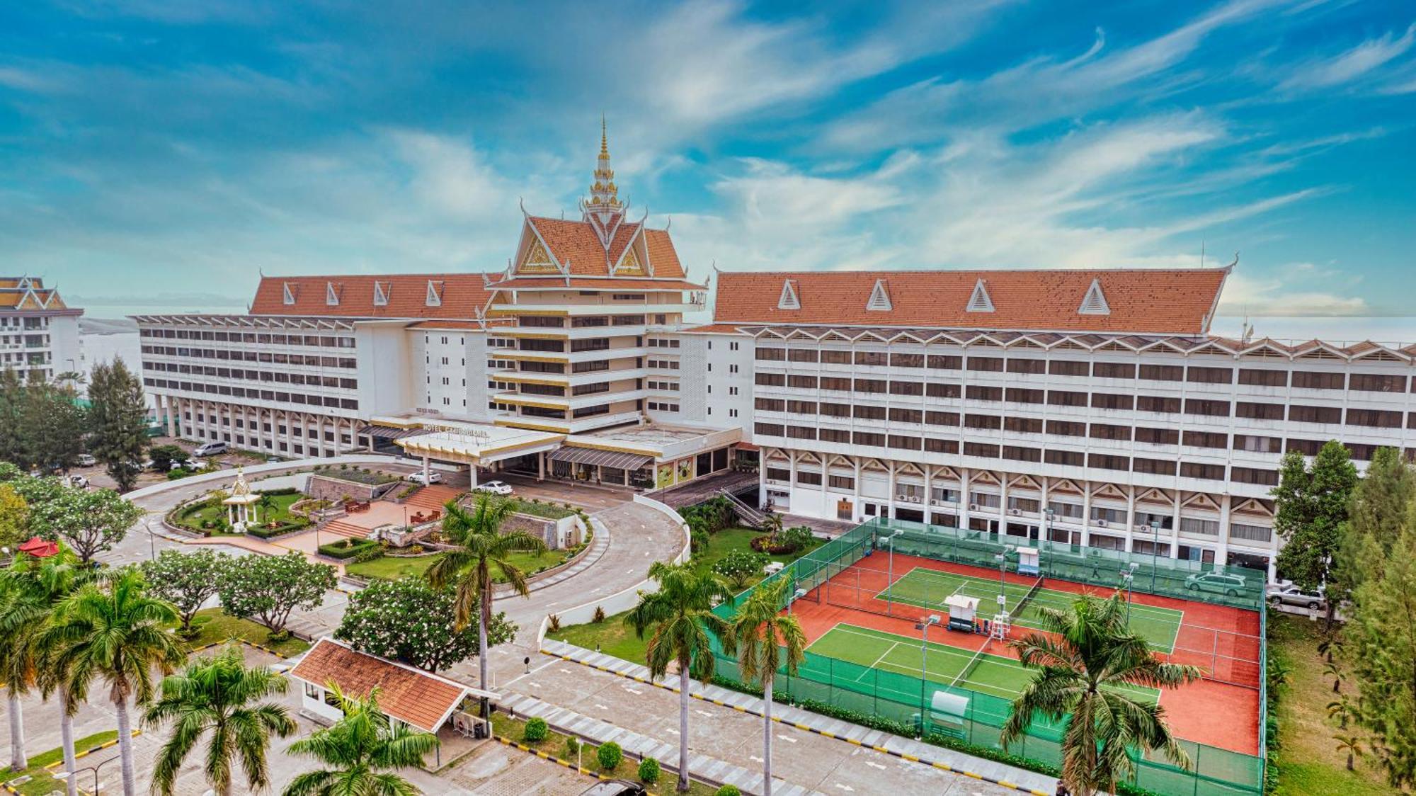 Hotel Cambodiana Phnom Penh Esterno foto