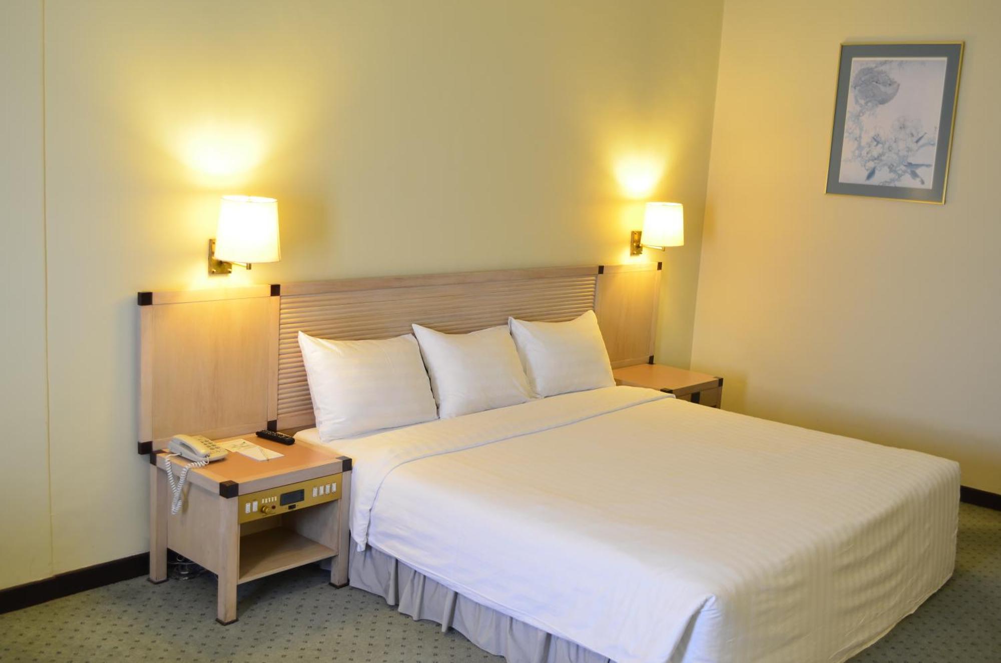 Hotel Cambodiana Phnom Penh Esterno foto
