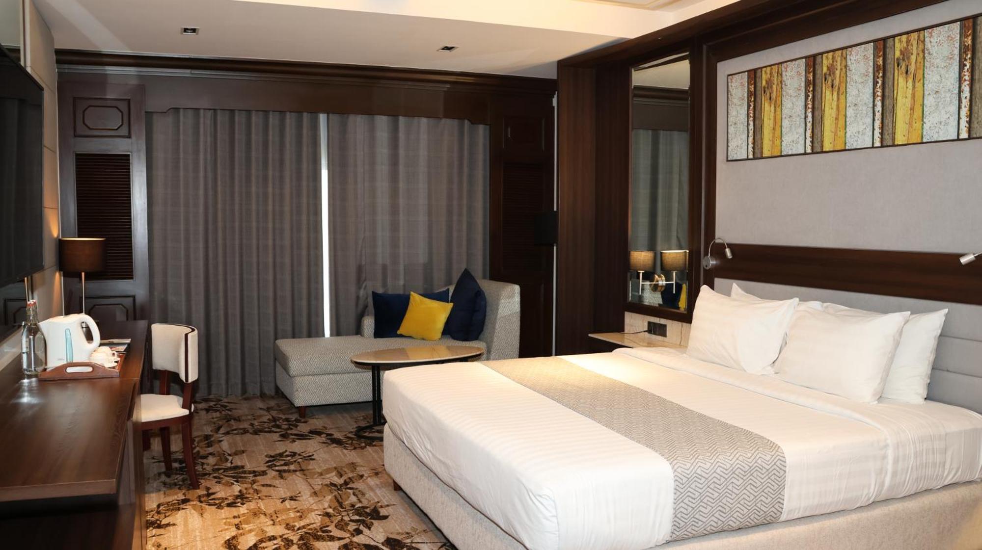 Hotel Cambodiana Phnom Penh Esterno foto