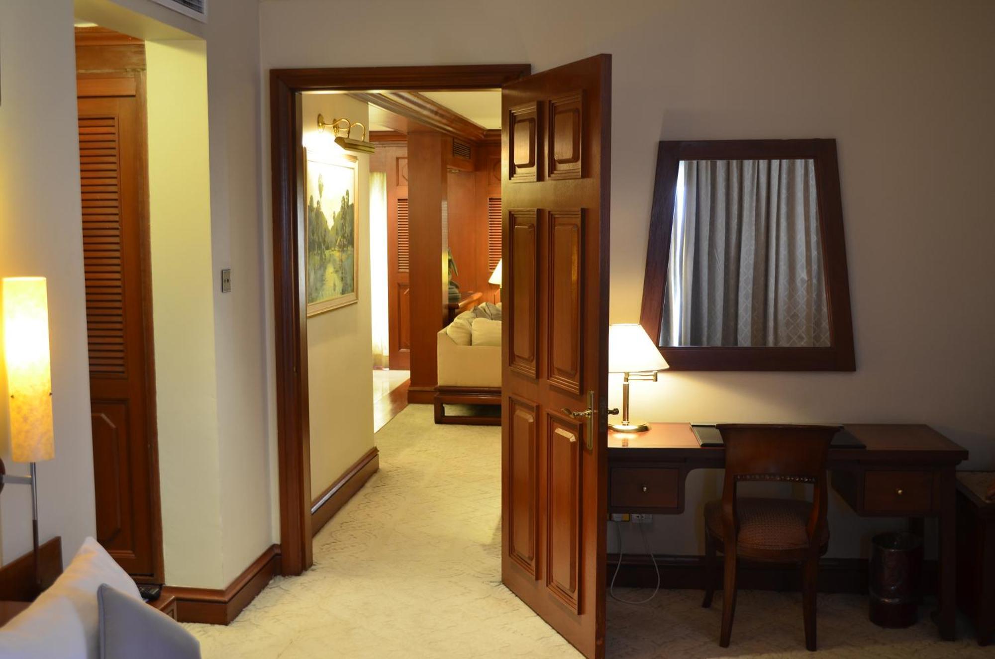 Hotel Cambodiana Phnom Penh Esterno foto