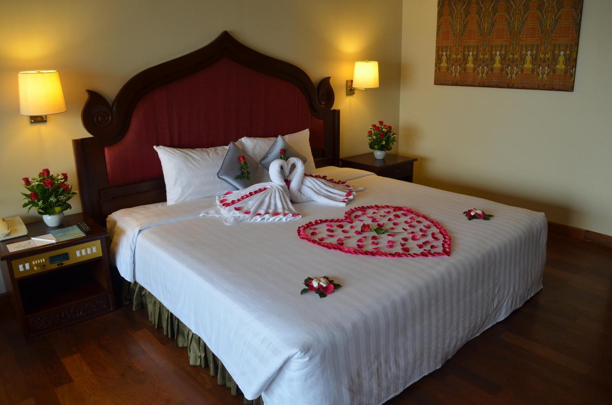 Hotel Cambodiana Phnom Penh Esterno foto
