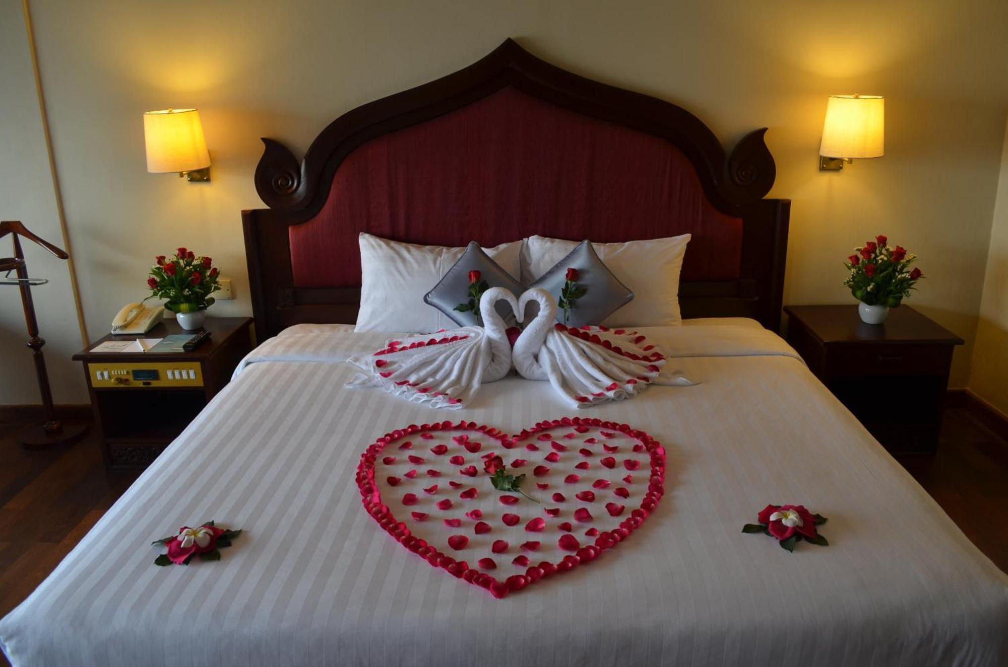 Hotel Cambodiana Phnom Penh Esterno foto