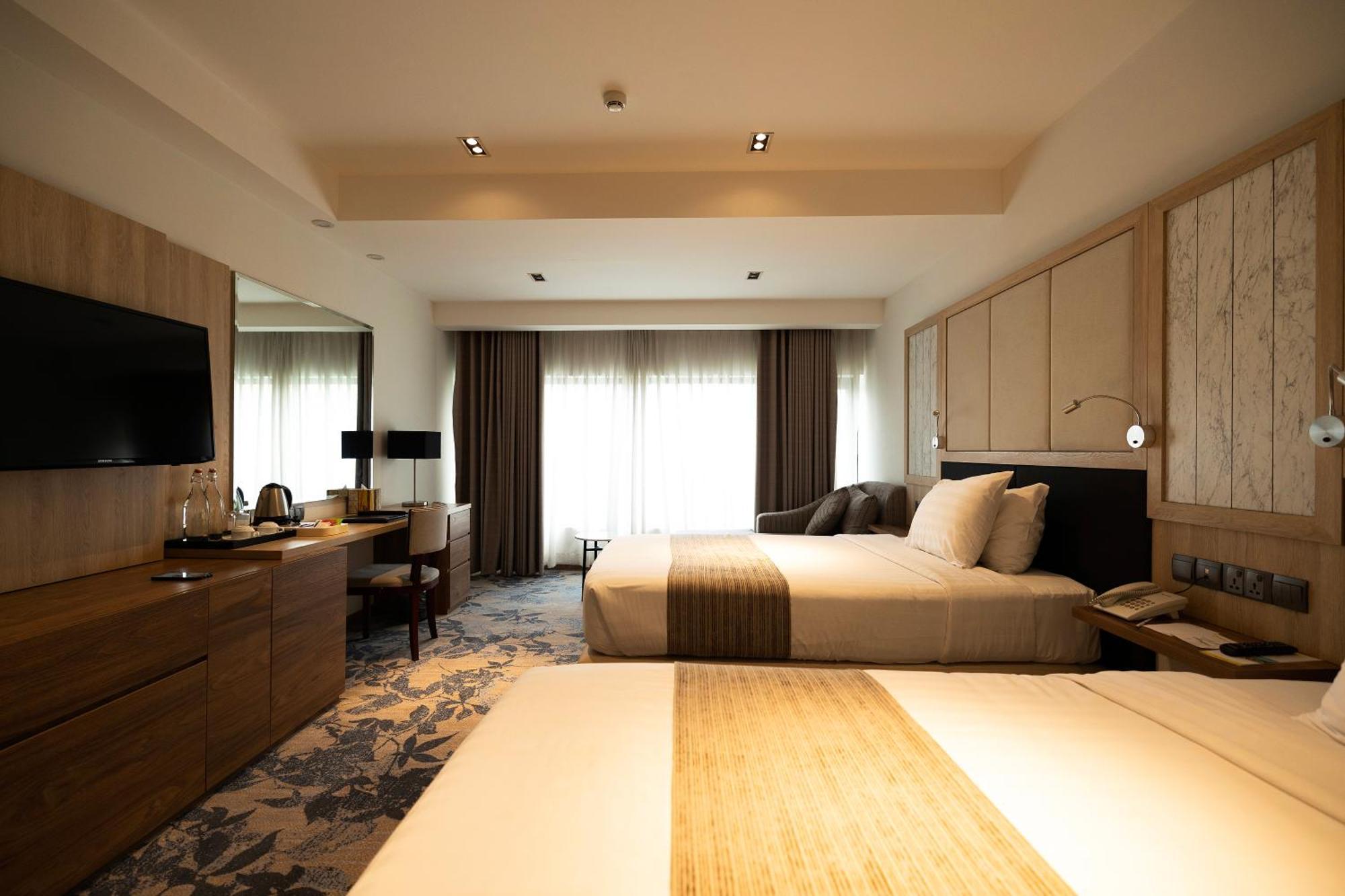 Hotel Cambodiana Phnom Penh Esterno foto