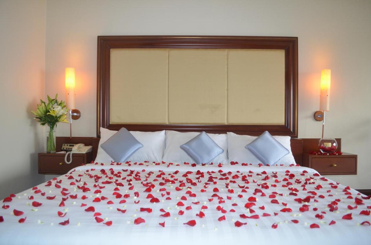 Hotel Cambodiana Phnom Penh Esterno foto