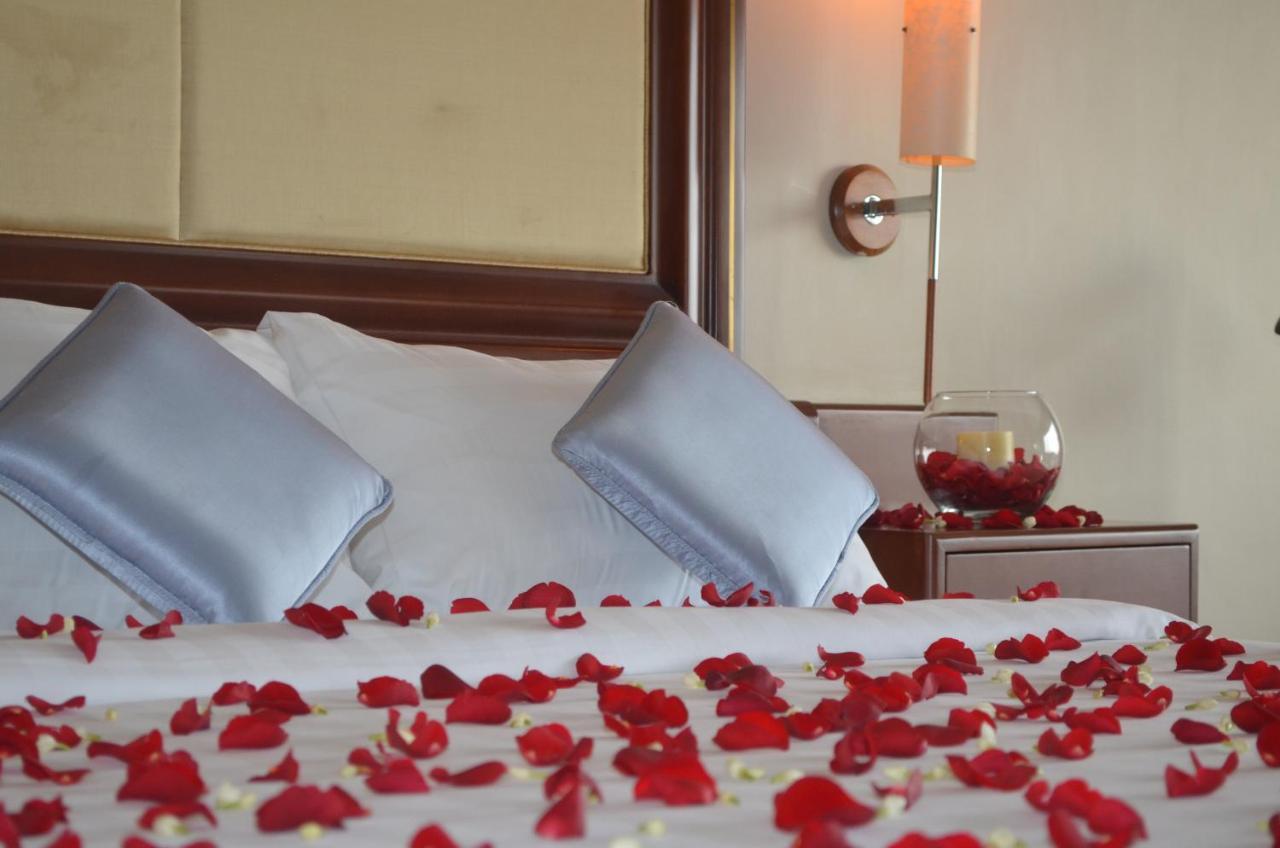 Hotel Cambodiana Phnom Penh Esterno foto