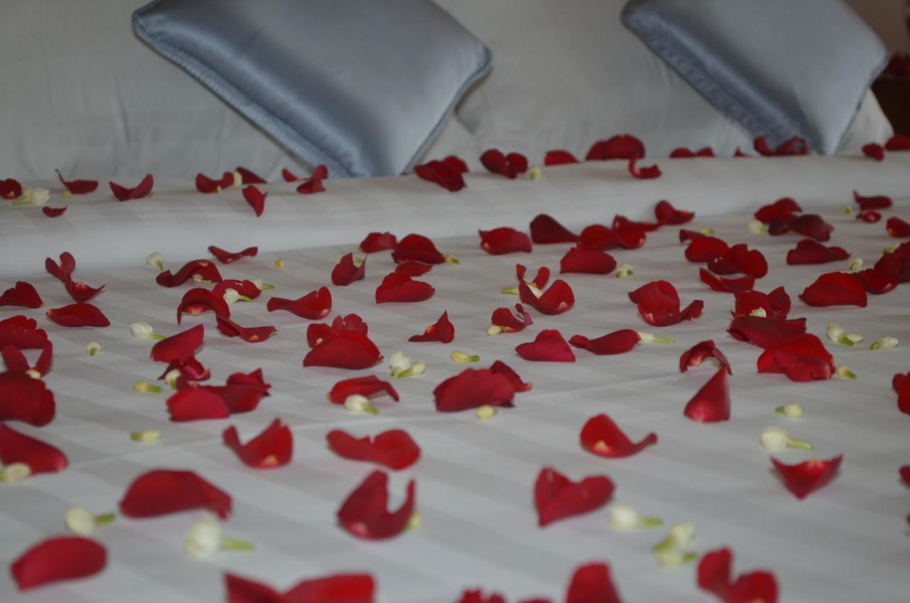 Hotel Cambodiana Phnom Penh Esterno foto
